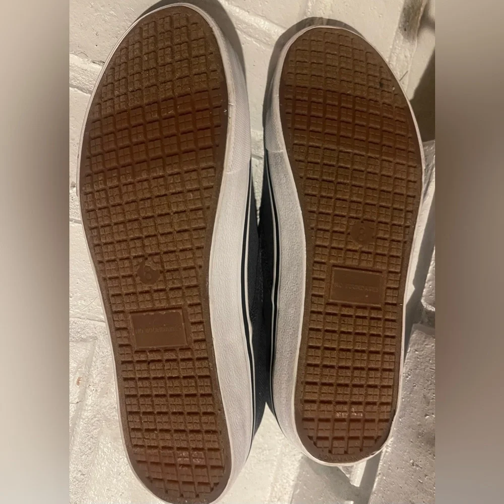 NWT men’s shoes No Boundaries Navy/white memory foam never worn size 8